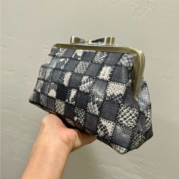 Handmade Embossed Leather Patchwork Bowknot Shaped Kisslock Clutch & 2 Straps - Picture 11 of 16